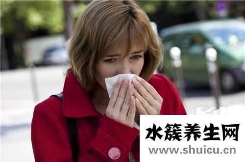 鼻翼兩側發紅脫皮