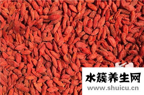 黑枸杞泡水的顏色