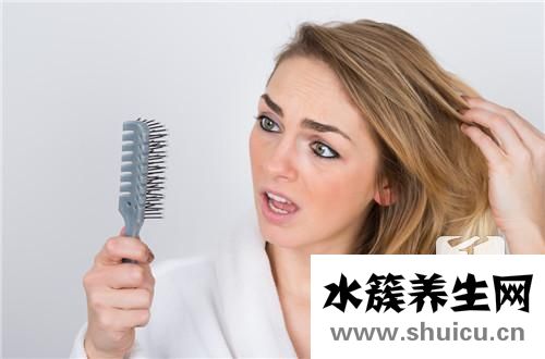 斑禿是什么原因造成的