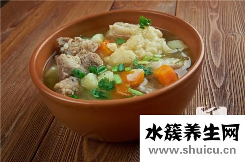 土豆燉排骨的做法