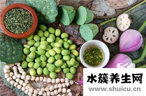 桃膠紅棗燉銀耳蓮子