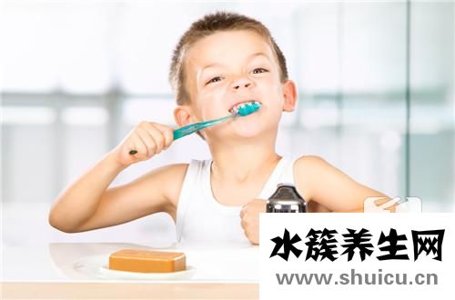 牙齒表面有黑斑圖片