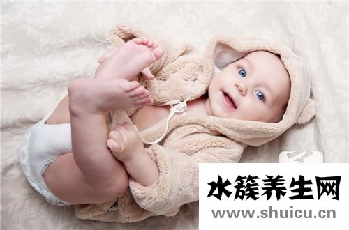 寶寶憋氣臉紅使勁蹬腿