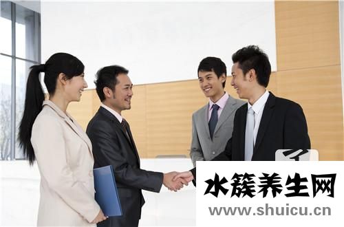 男生厚嘴唇變薄小竅門