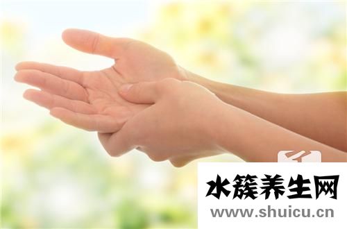 手指甲里面有細小黑線