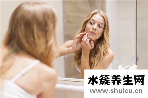 臉上長個大包里面很硬