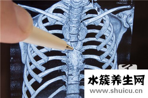 胸口燒灼感是什么原因