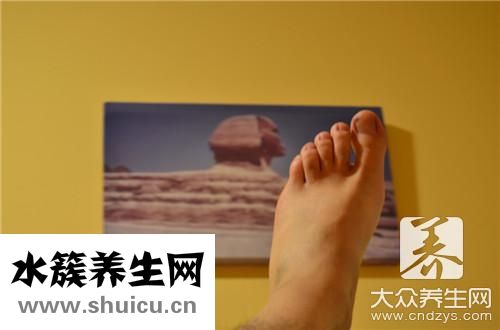 腳趾甲縫里污垢很臭