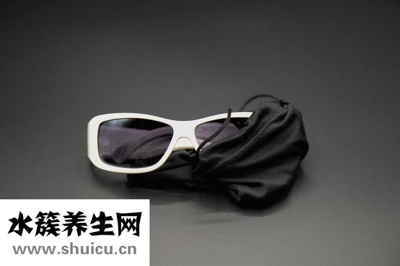 摘隱形眼鏡的技巧