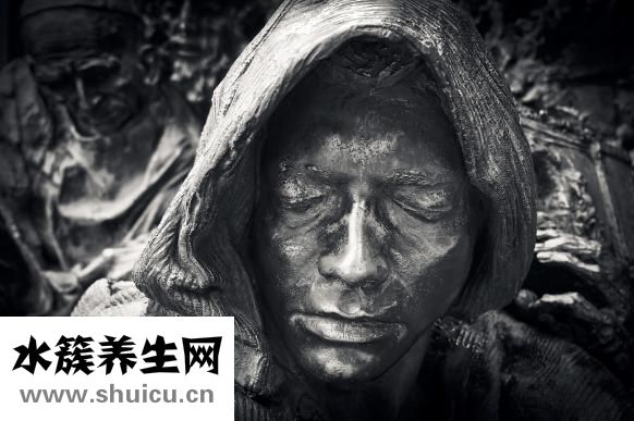 手背上起小疙瘩