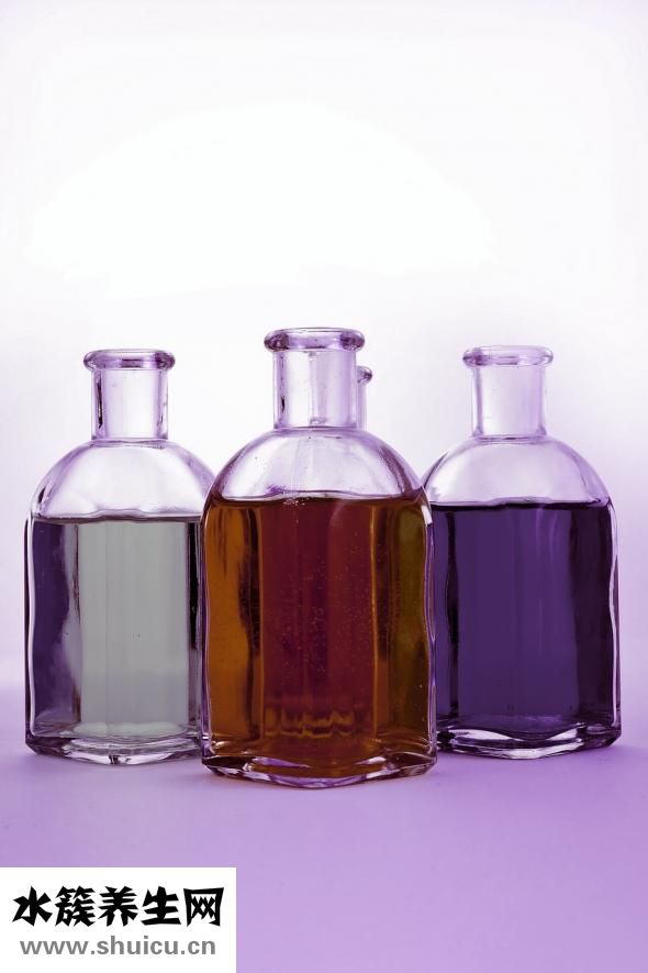 一個夾一個耳朵旁