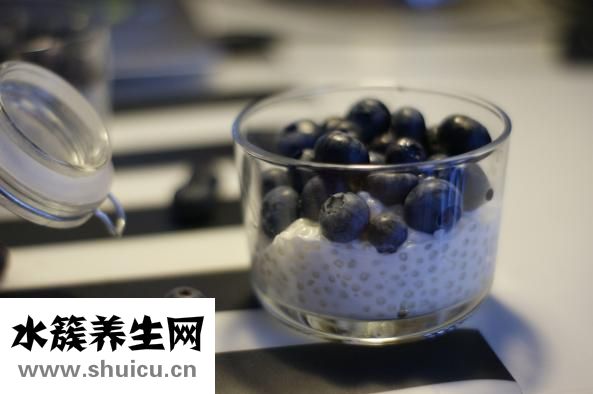 一個(gè)足一個(gè)皮