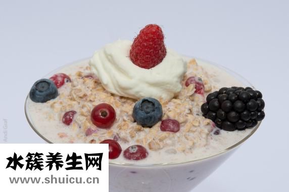 吃螃蟹可以喝牛奶嗎