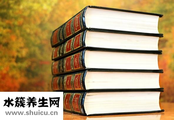 右手無名指戴戒指