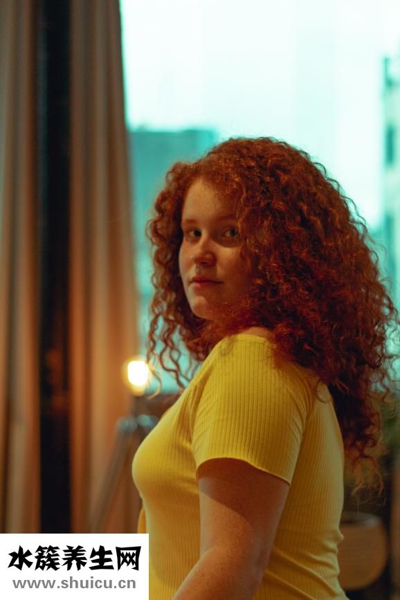 頭發黑是什么原因