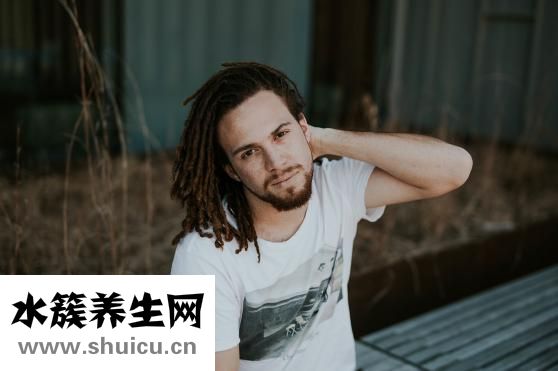 頭發(fā)兩邊少