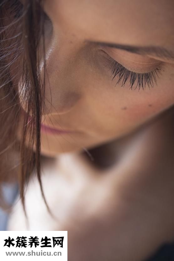 眼部小細(xì)紋