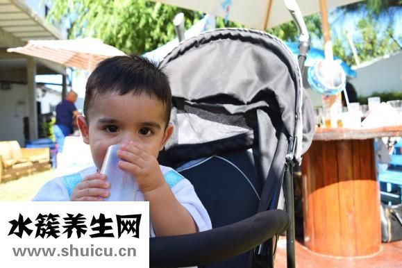 嬰兒正常大便圖片