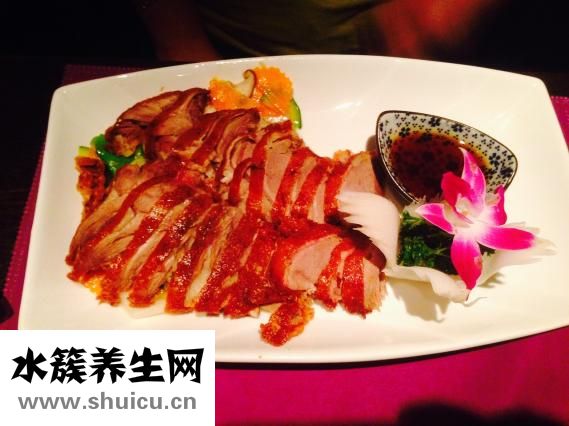 盛夏白瓷梅子湯