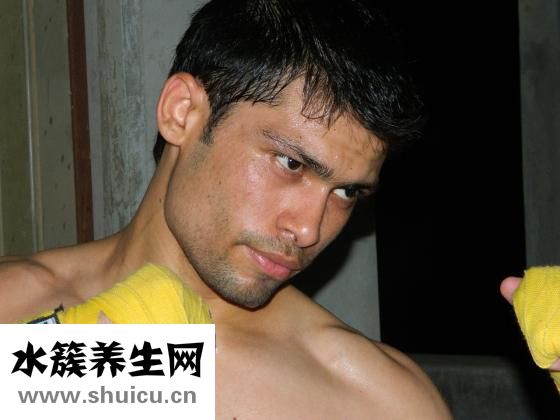 胸骨在哪個位置