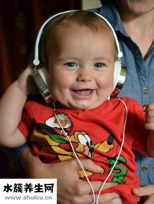 小孩打嗝怎么辦