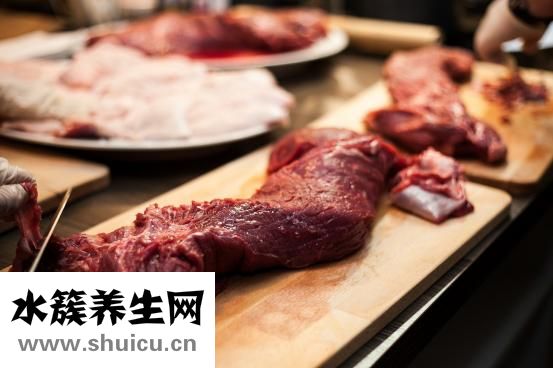 尿酸高是什么引起的