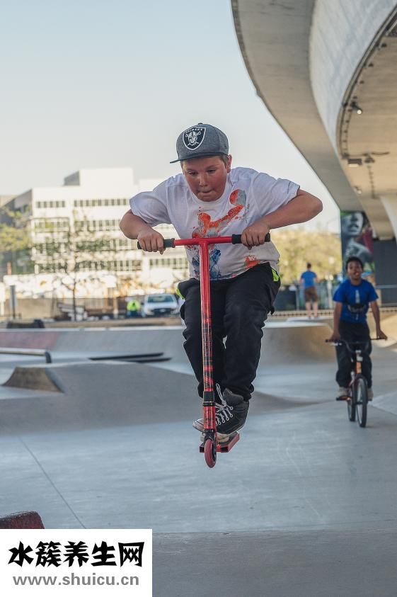 睡覺手麻是怎么回事