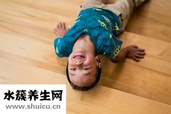 新生兒吐奶怎么回事