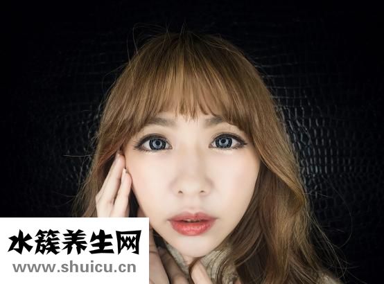 嘴唇干裂怎么辦