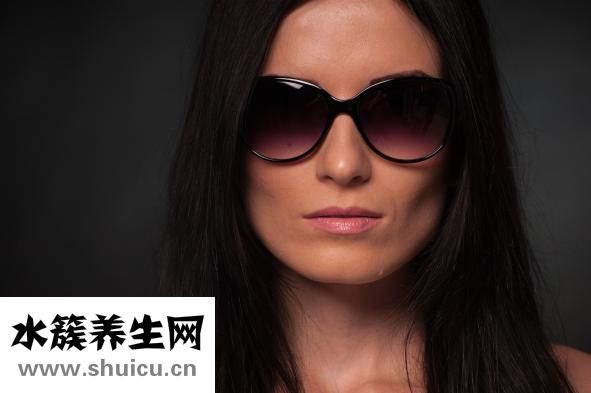 皮膚暗黃怎么美白