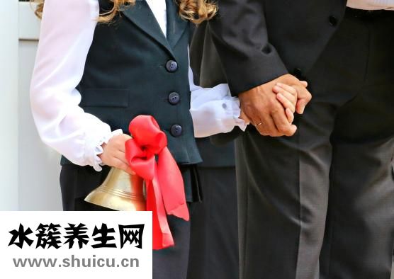 寶寶經(jīng)常吐奶怎么辦