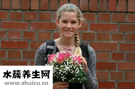 戴月琴長(zhǎng)發(fā)怎么