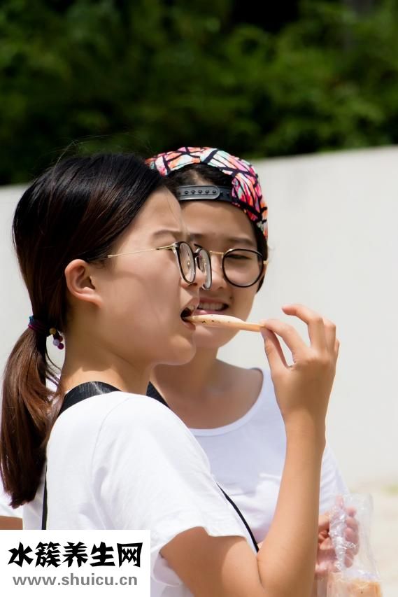 天生黑眼圈怎么辦