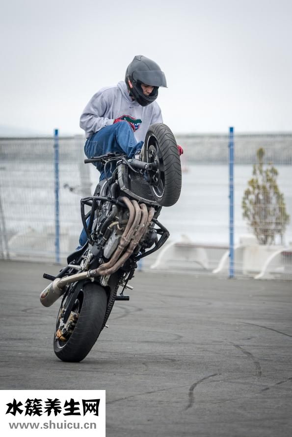 屁股大腿粗怎么減肥