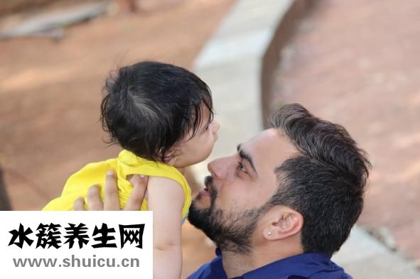 男士背頭發(fā)型怎么弄