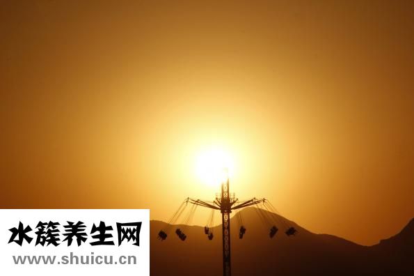 衣服長黑點怎么洗