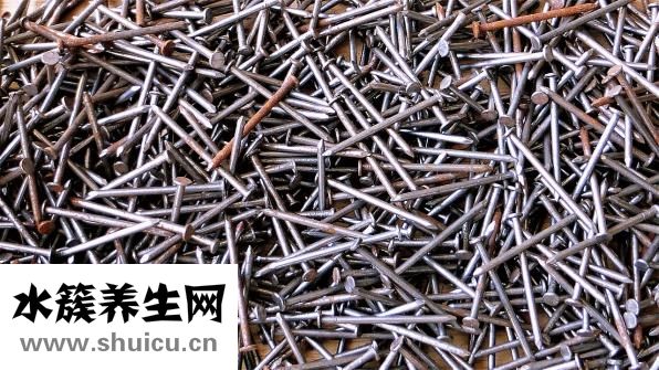 墻上的釘子洞怎么補