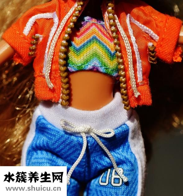 白色運動褲怎么搭配