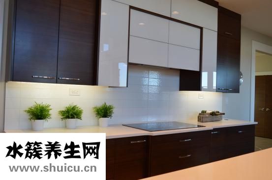 廚房墻上怎么裝隔板