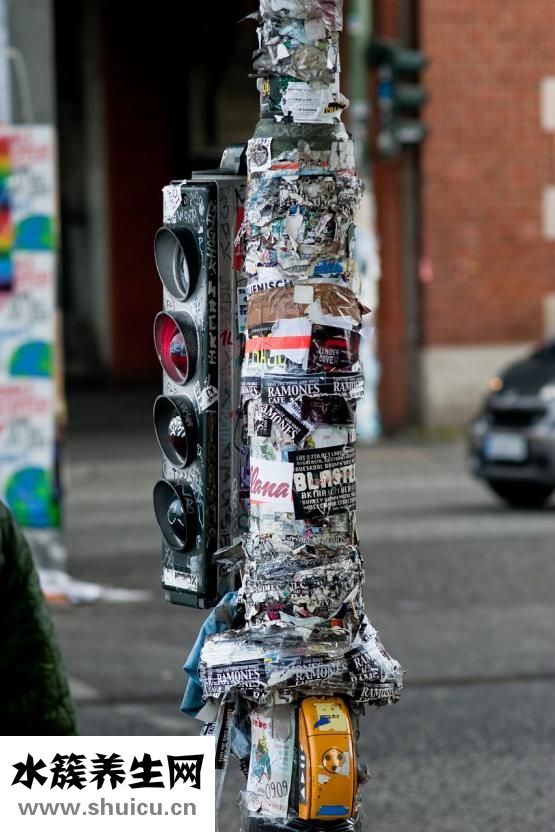 膠水粘到身上怎么辦