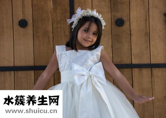 穿裙子怎么戴長絲巾