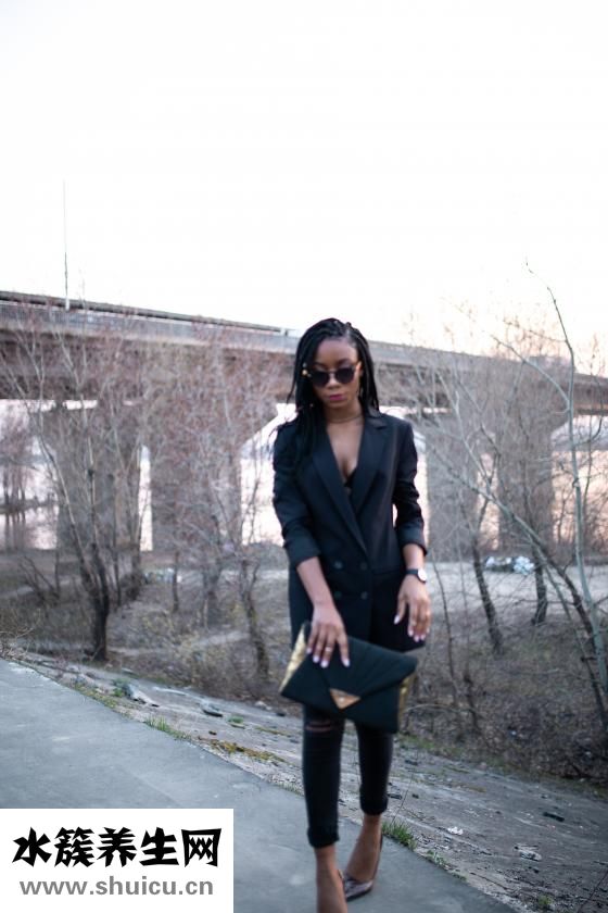 衣服被拉寬了怎么辦