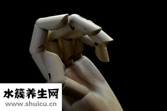 手指硬殼皮膚怎么辦