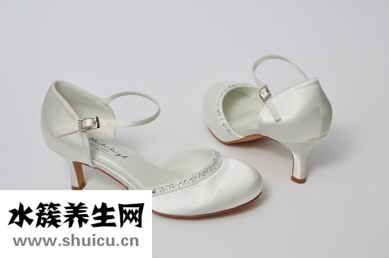 小雞眼睛水腫怎么了