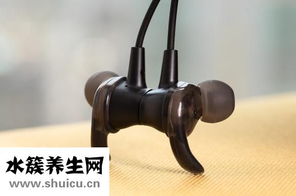 耳機怎么塞到耳朵里