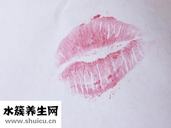 新娘底妝怎么貼服