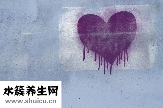 臉上噴漆怎么洗掉