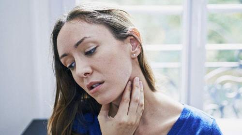 一夜之間嗓子巨疼吞咽困難怎么辦怎么判斷（一夜之間嗓子巨疼吞咽困難怎么辦）