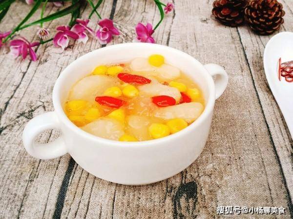 銀耳去火還是上火（銀耳怎么吃不加重濕氣）