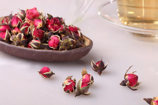 金邊玫瑰花茶的功效與作用月經(jīng)期間（金邊玫瑰花茶的功效與作用）